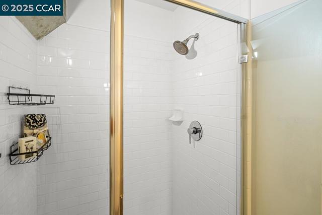 1201 Pine St, Oakland CA: https://media.crmls.org/mediaz/d7784449-fac8-43ef-a184-192913ddae13.jpg