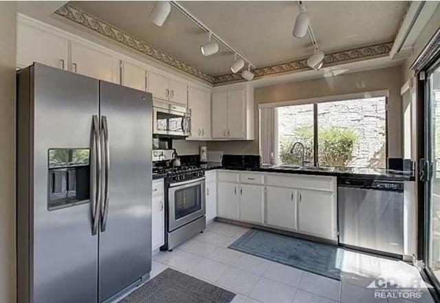 2366 E Miramonte Circle, Palm Springs CA: https://media.crmls.org/mediaz/d7788c1b-fc9a-480c-8e37-9f8fd422b775.jpg