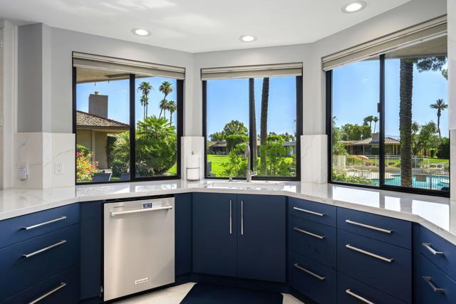5 Seton Court, Rancho Mirage CA: https://media.crmls.org/mediaz/d7799746-9b6e-4e56-9c72-8b2a1c5bcff2.jpg