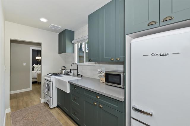 1128 E Country Club Blvd, Big Bear City CA: https://media.crmls.org/mediaz/d779a672-45e4-44c6-9b41-6490de36c5fd.jpg