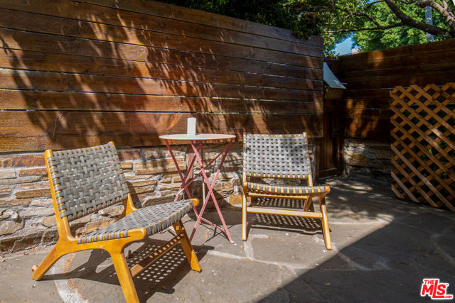 1152 Wilcox Place, Los Angeles CA: https://media.crmls.org/mediaz/d77a2bdc-4b60-4247-81f7-6ce4354b2605.jpg