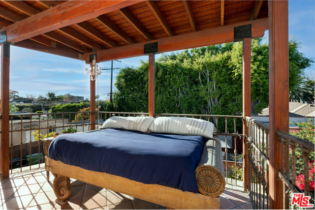 Deck off Primary 2
