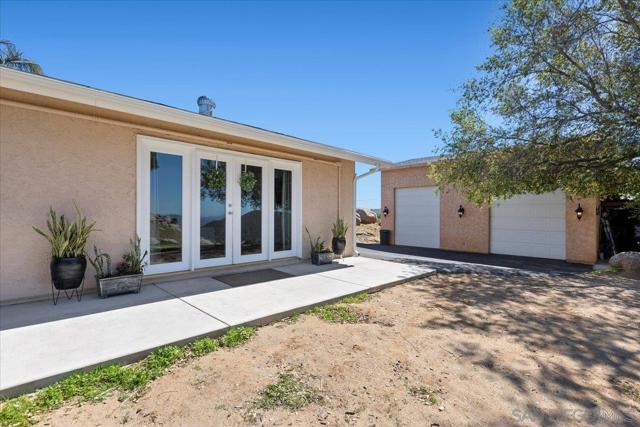 20403 Rancho Villa Rd, Ramona CA: https://media.crmls.org/mediaz/d77b5277-a7cb-4456-8dfa-fcc2f16fcd72.jpg