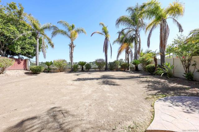 641 Serrano Ln, Chula Vista CA: https://media.crmls.org/mediaz/d77bbc9f-d701-4761-943b-6c66d5bf9ab8.jpg