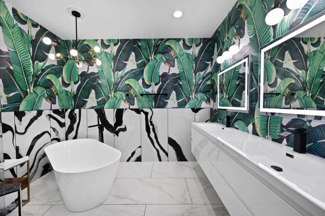 2932 N Sunrise Way, Palm Springs CA: https://media.crmls.org/mediaz/d77bd1e7-e05c-43f3-bc76-35ab4ff4f952.jpg