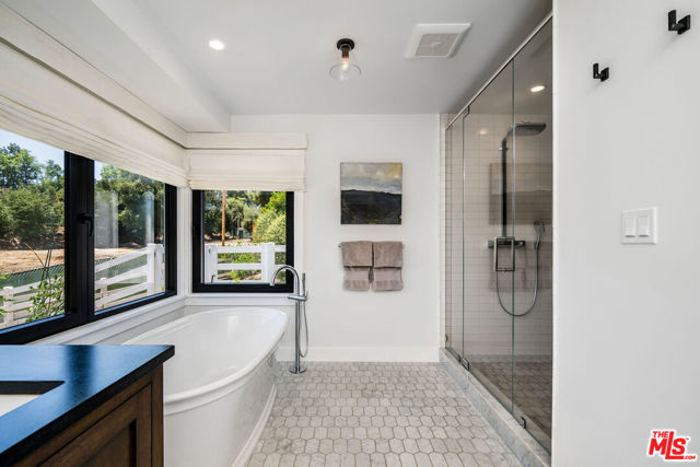 24884 Jim Bridger Road, Hidden Hills CA: https://media.crmls.org/mediaz/d77c8443-4268-4974-9596-4652fa12f13c.jpg