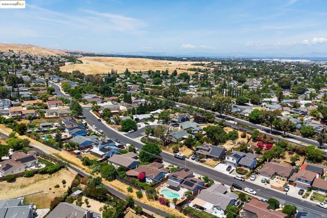 2125 Robles Dr, Antioch CA: https://media.crmls.org/mediaz/d77cff9d-316c-415e-88e0-b6fb12d6d681.jpg