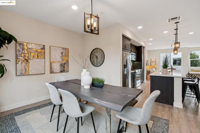 1405 Wood Street, Oakland CA: https://media.crmls.org/mediaz/d77d10d2-b509-4d04-95b3-2cb137a3f4e4.jpg