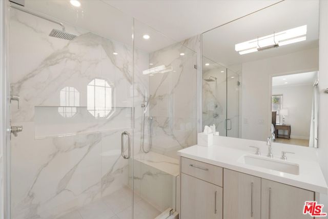 737 Pier Avenue, Santa Monica CA: https://media.crmls.org/mediaz/d77d67a6-0ed5-4877-ad68-7f210fdeb754.jpg