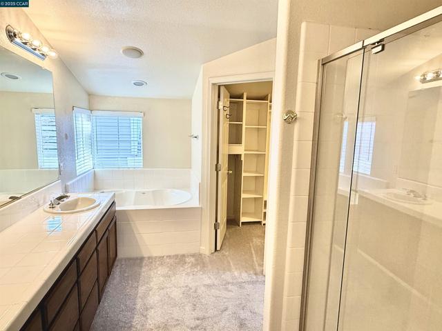 54 Village Square Pl, Pleasant Hill CA: https://media.crmls.org/mediaz/d77d778e-2c16-40d6-bc72-7b736229fc53.jpg