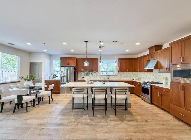 9283 Rancho Hills Drive, Gilroy CA: https://media.crmls.org/mediaz/d77e49a3-9945-47a0-8bd3-070c2ee8959f.jpg