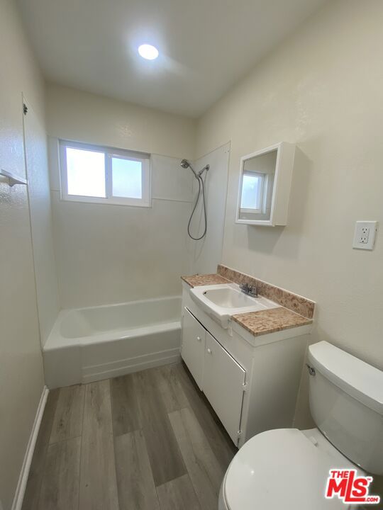639 E Avenue J, Lancaster CA: https://media.crmls.org/mediaz/d77ea91f-7027-4a9b-b120-0f82d2b5c79a.jpg