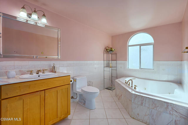 1568 Aspenwall Road, Westlake Village CA: https://media.crmls.org/mediaz/d77f90da-7951-41ce-9ca9-68bcd4b21f55.jpg