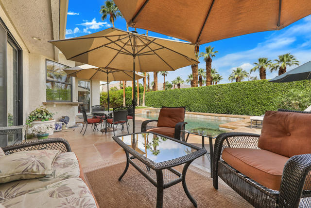 72550 Greenbriar Lane, Palm Desert CA: https://media.crmls.org/mediaz/d7800814-3fe7-4db7-9e36-77016df7be4b.jpg