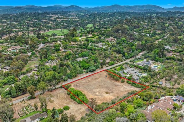 4919 El Secreto, Rancho Santa Fe CA: https://media.crmls.org/mediaz/d7809669-3148-4439-906f-324f6dda8730.jpg