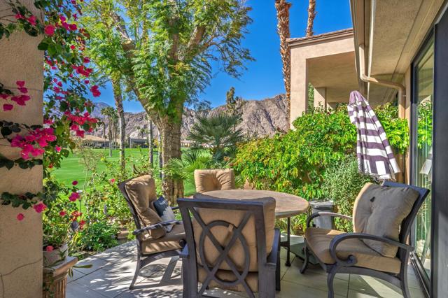 54121 Oakhill, La Quinta CA: https://media.crmls.org/mediaz/d78346f7-dbd9-429a-a36e-6babbc1cb9b4.jpg