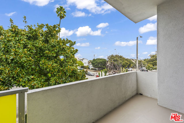 1254 9th Street, Santa Monica CA: https://media.crmls.org/mediaz/d7836226-0cf5-422a-97d6-53c8f30729a0.jpg