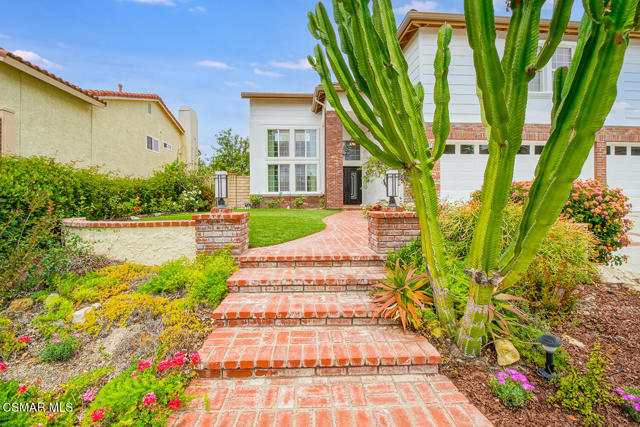 2111 Peak Place, Thousand Oaks CA: https://media.crmls.org/mediaz/d78362fc-3668-43b8-a0c1-6b5505e9c9fe.jpg