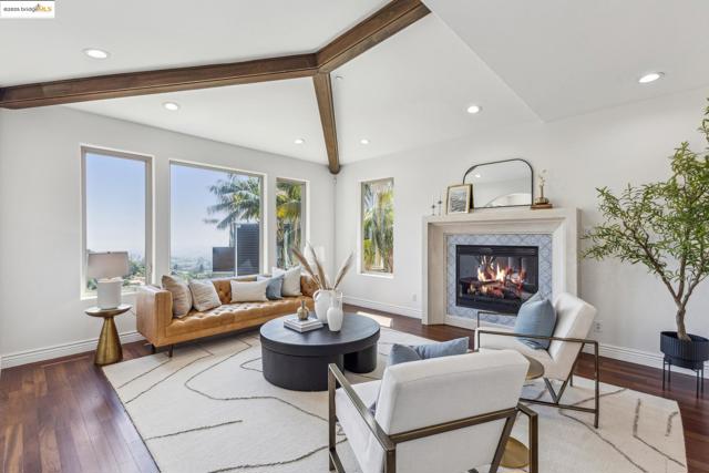 530 Gravatt Dr, Berkeley CA: https://media.crmls.org/mediaz/d78384be-3548-4b4b-bd02-d0cad725a32d.jpg
