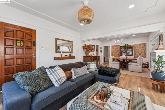 Image 3 of 60 For 1720 Auseon Ave