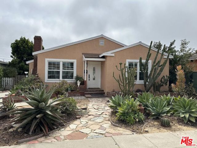 8037 Campion Drive, Los Angeles CA: https://media.crmls.org/mediaz/d783dc4c-5c59-4c86-a8e7-16dfa5c09993.jpg