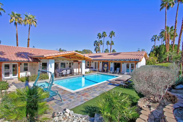 73117 Haystack Road, Palm Desert CA: https://media.crmls.org/mediaz/d78428e6-6d3d-4924-b176-ad9d6aeb1368.jpg