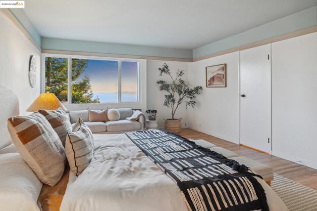 120 Hill Rd, Berkeley CA: https://media.crmls.org/mediaz/d7859f08-f751-46fa-b939-c97a551be597.jpg