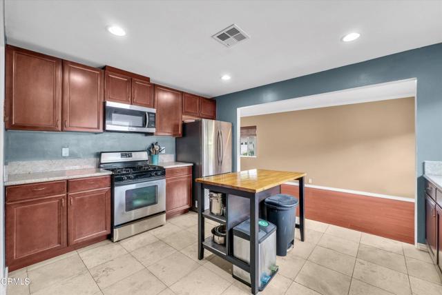 Detail Gallery Image 10 of 28 For 2031 French St, Santa Ana,  CA 92706 - 4 Beds | 2 Baths