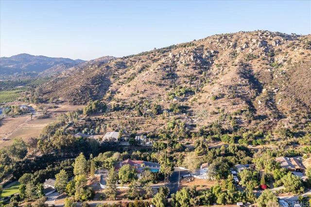 748 Old Oak Ridge, San Marcos CA: https://media.crmls.org/mediaz/d785feb0-f625-4d7f-ae06-1e4b6727c020.jpg
