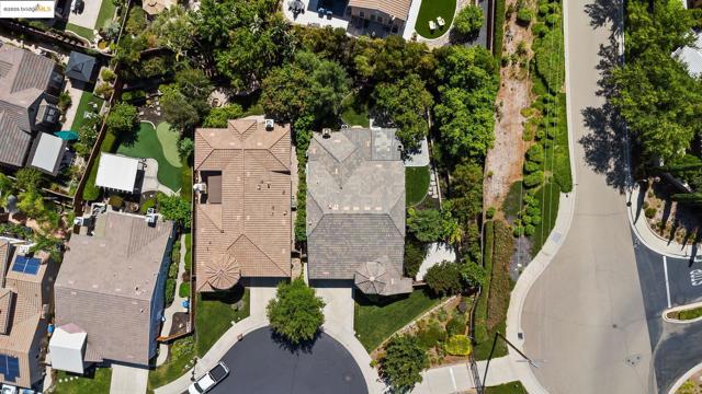1101 Lafite Ct, Brentwood CA: https://media.crmls.org/mediaz/d786580a-2473-4adc-8a69-3ff2cd526991.jpg