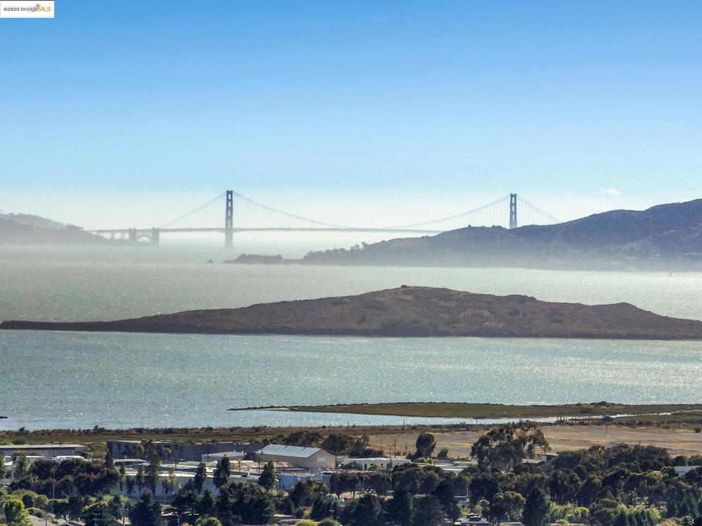 https://media.crmls.org/mediaz/d7867a8c-0320-4780-a5f1-86477d55de0b.jpg?preset=X-Large