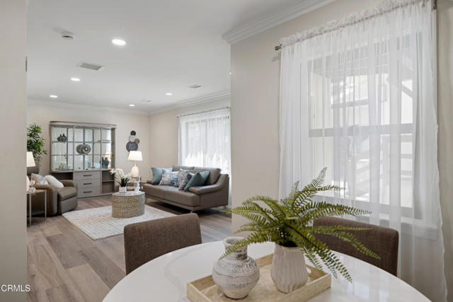 4428 Oakwood Avenue, La Canada Flintridge CA: https://media.crmls.org/mediaz/d7868d0c-a22f-4e84-9665-ec4d54feb1bf.jpg