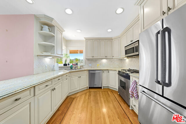 Image 8 of 39 For 821 Glenmere Way