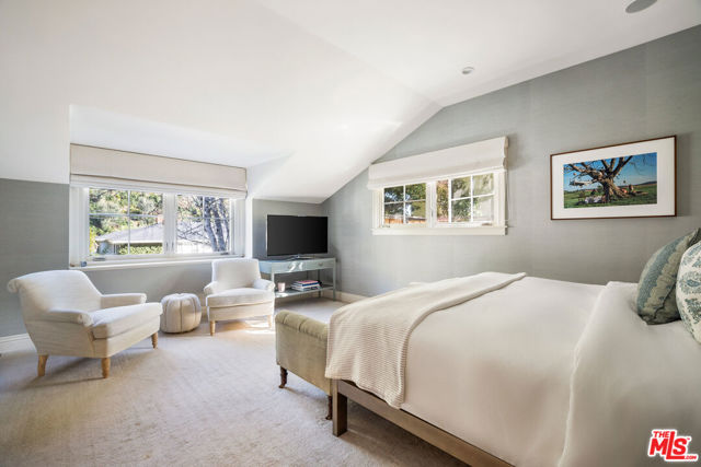 1801 San Ysidro Drive, Beverly Hills CA: https://media.crmls.org/mediaz/d786d315-b8cf-4de3-ba3c-1256a1aba3b8.jpg