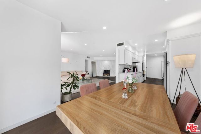 11970 Montana Avenue, Los Angeles CA: https://media.crmls.org/mediaz/d787663b-b84f-410b-bca6-ef10783d930a.jpg