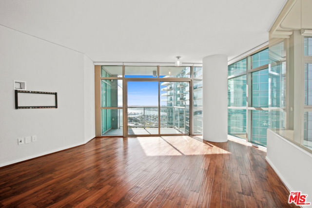 13650 Marina Pointe Drive, 1005 photo 2