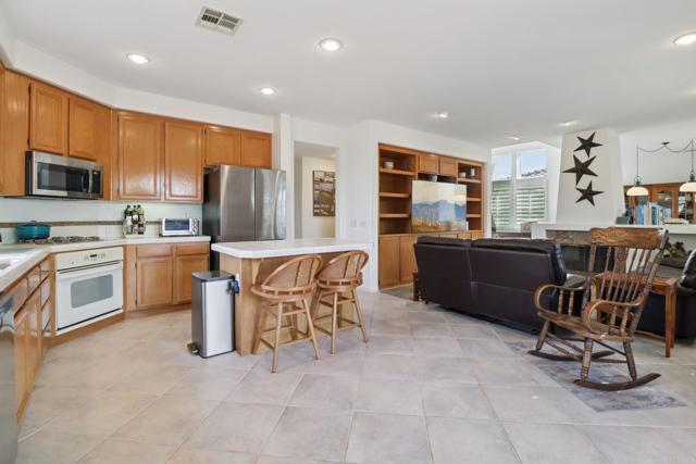 542 Lee Circle, Chula Vista CA: https://media.crmls.org/mediaz/d7880ced-ac46-485e-ae08-af433064fcc8.jpg