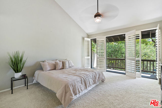 5757 Owensmouth Avenue, Woodland Hills CA: https://media.crmls.org/mediaz/d788a569-0152-45cb-96bd-327b993b572c.jpg