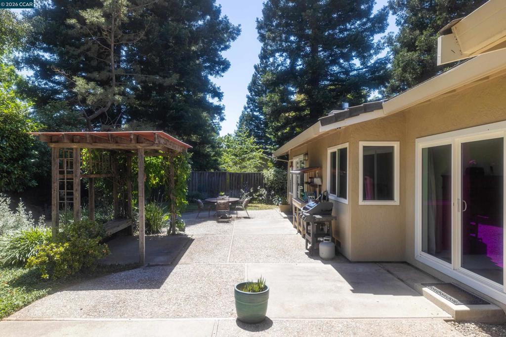 https://media.crmls.org/mediaz/d788bd1d-33ab-469f-9e38-51ca6ecfb0a0.jpg?preset=X-Large