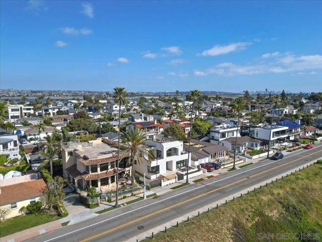3535 Riviera Drive, San Diego CA: https://media.crmls.org/mediaz/d7898ff0-610b-481d-b3cd-f360782be202.jpg