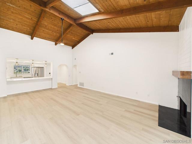 670 Bel Air Dr W, Vista CA: https://media.crmls.org/mediaz/d78aedb1-48d7-4161-8a3e-aeeed50f9bae.jpg