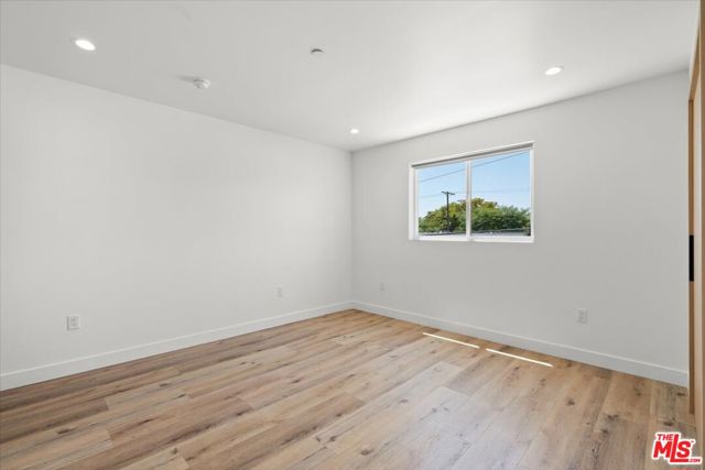 841 N Mccadden Pl, Los Angeles CA: https://media.crmls.org/mediaz/d78af4d9-5f75-4c01-a8e0-f189e72c1576.jpg