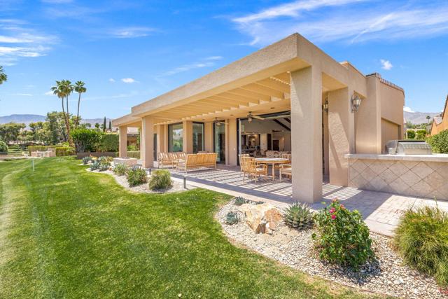 49006 Foxtail Lane, Palm Desert CA: https://media.crmls.org/mediaz/d78b09a3-a129-4c68-abb0-7ff4de39c402.jpg