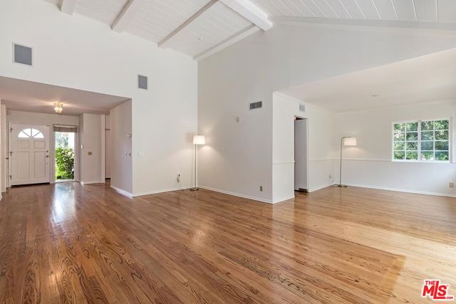 17181 Avenida De La Herradura, Pacific Palisades CA: https://media.crmls.org/mediaz/d78ba96e-5fbd-43cb-8fbf-f5dce104ca15.jpg