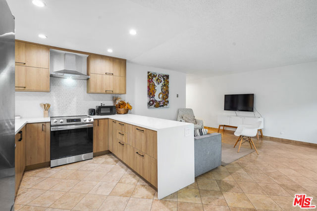 1045 S Bedford Street, Los Angeles CA: https://media.crmls.org/mediaz/d78bee3c-5e85-48aa-a09f-881c884963a0.jpg