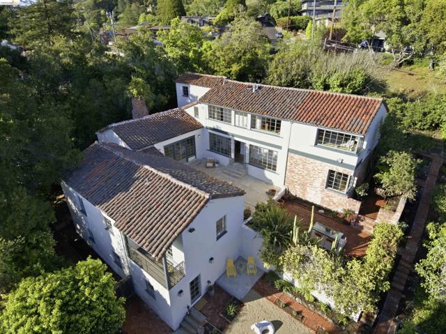 44 Highgate Rd, Kensington CA: https://media.crmls.org/mediaz/d78c4a8d-6c0e-489e-9c25-43998346a76f.jpg