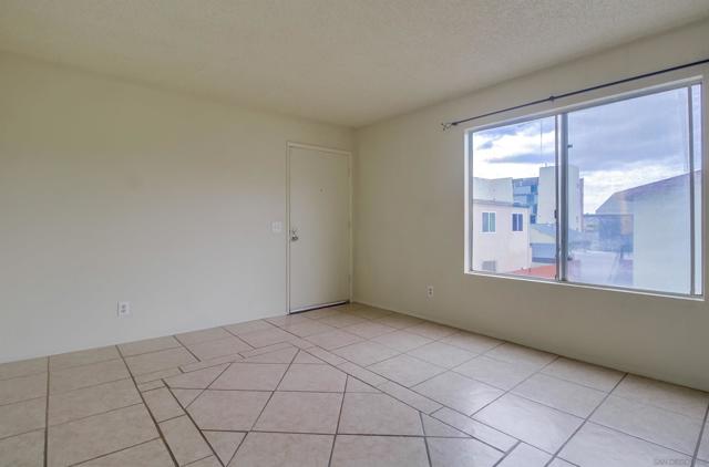 4410 12 Highland Ave, San Diego CA: https://media.crmls.org/mediaz/d78c9baf-dd5a-4632-b727-06b204f26706.jpg