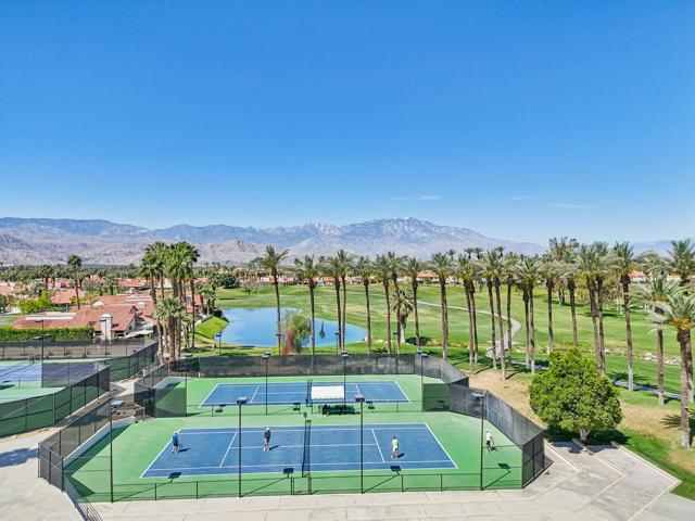 152 Falls Court, Palm Desert CA: https://media.crmls.org/mediaz/d78cae86-2fe9-4661-af8f-f462c8627fce.jpg