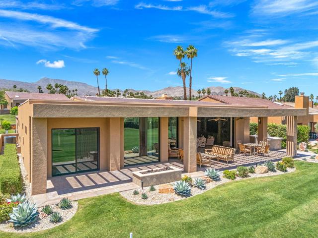 49006 Foxtail Lane, Palm Desert CA: https://media.crmls.org/mediaz/d78cc0cd-7841-4e4f-9811-62a890abb337.jpg