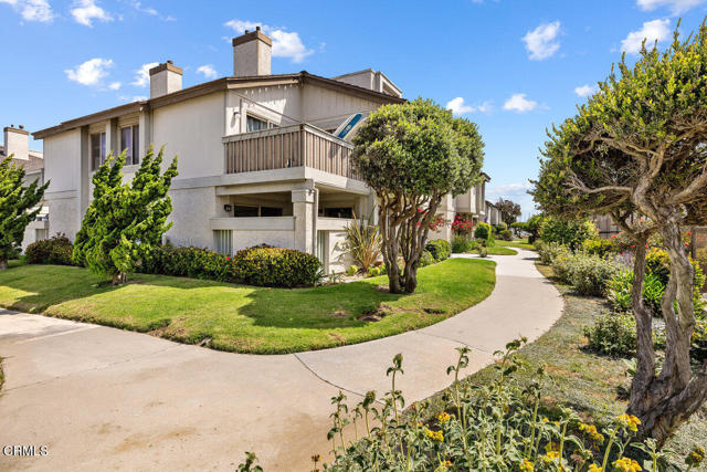 3107 Harbor Boulevard, Oxnard CA: https://media.crmls.org/mediaz/d78cddc9-332b-4223-8c75-e64a94bbac0a.jpg